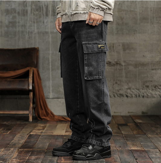 MULTI-POCKET CARGO JEANS