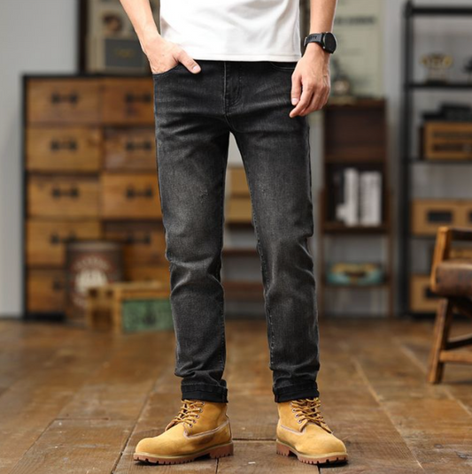 CLASSIC SLIM STRAIGHT JEANS