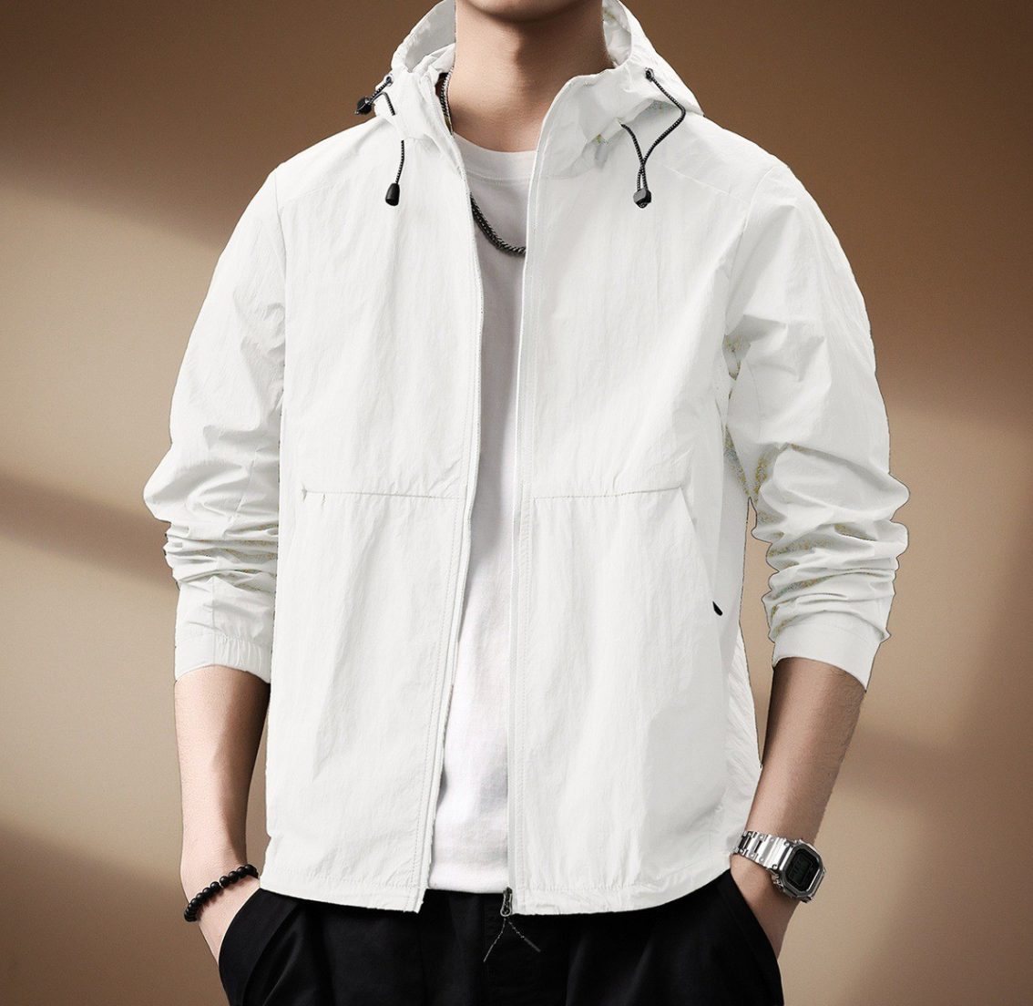 LIGHTWEIGHT OUTDOOR JACKET